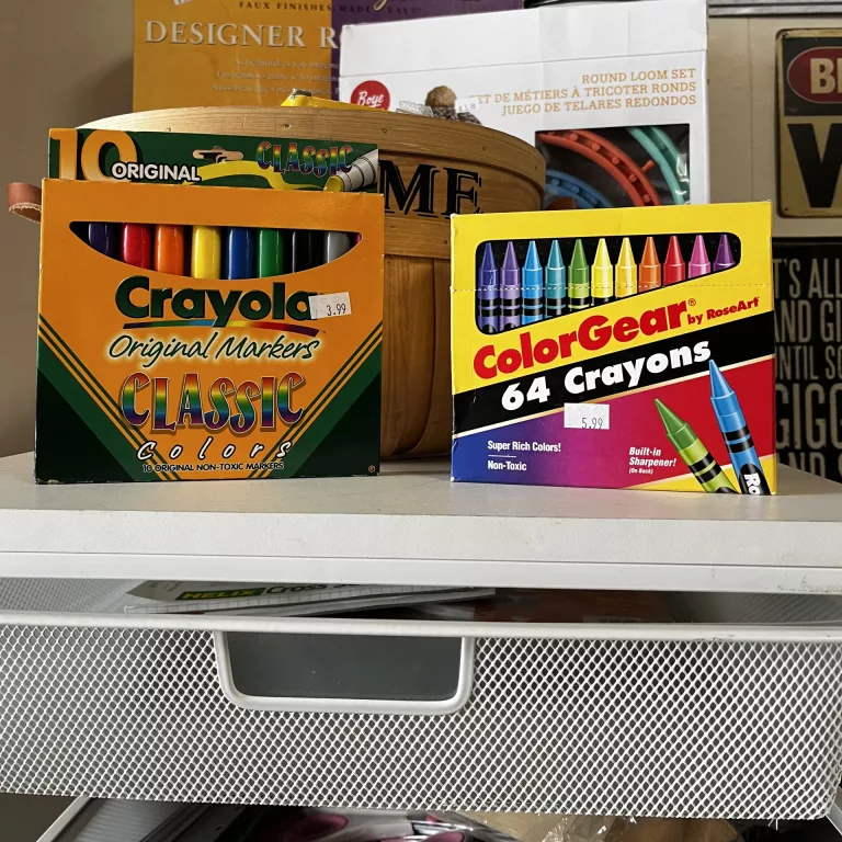 Two boxes of crayons