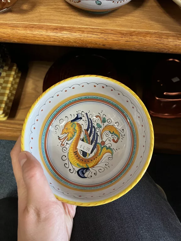 Bowl with yellow dragon motif